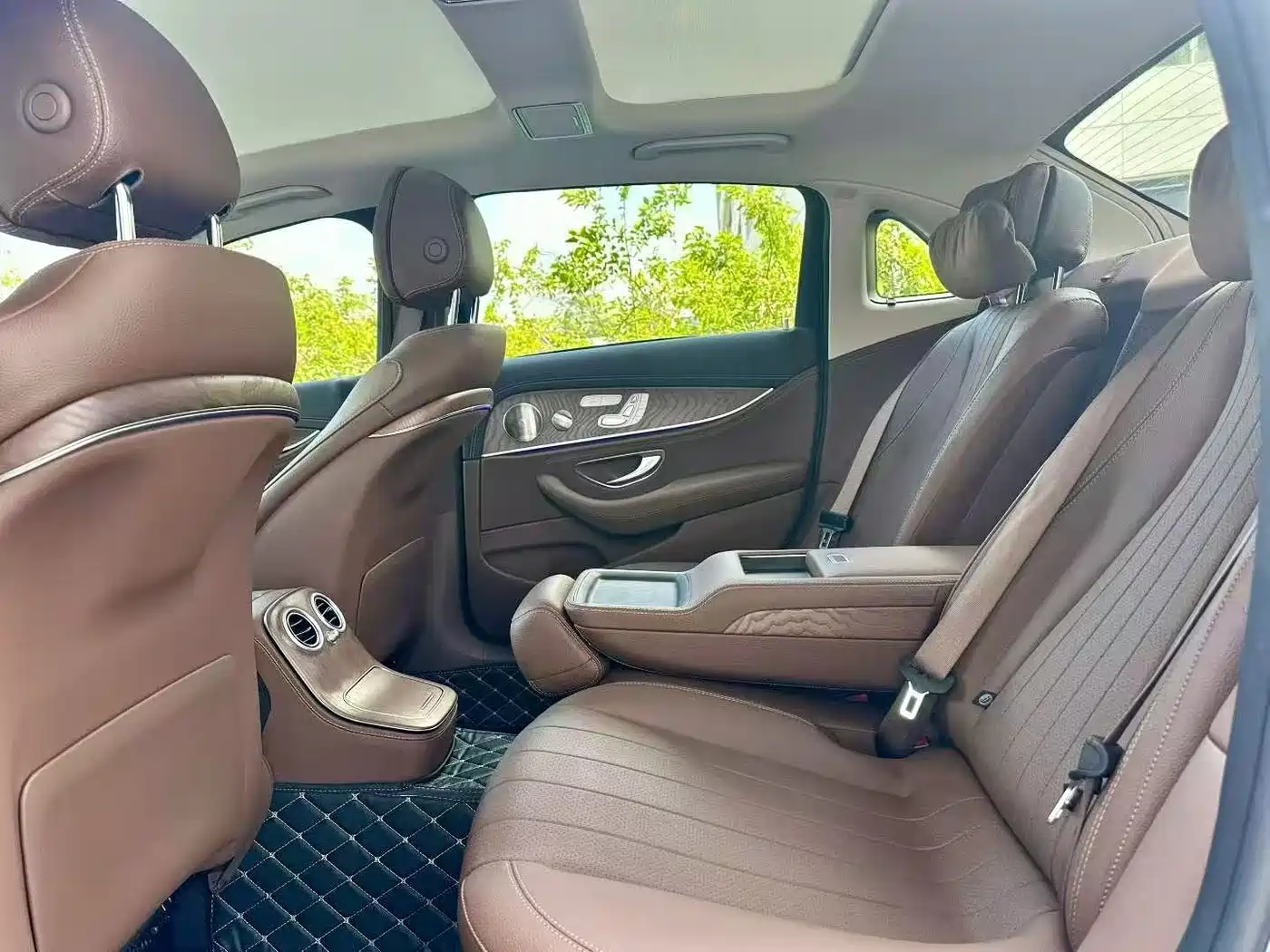Mercedes-Benz E-Class 2021 E 300 L Sport Luxury Edition фото 6