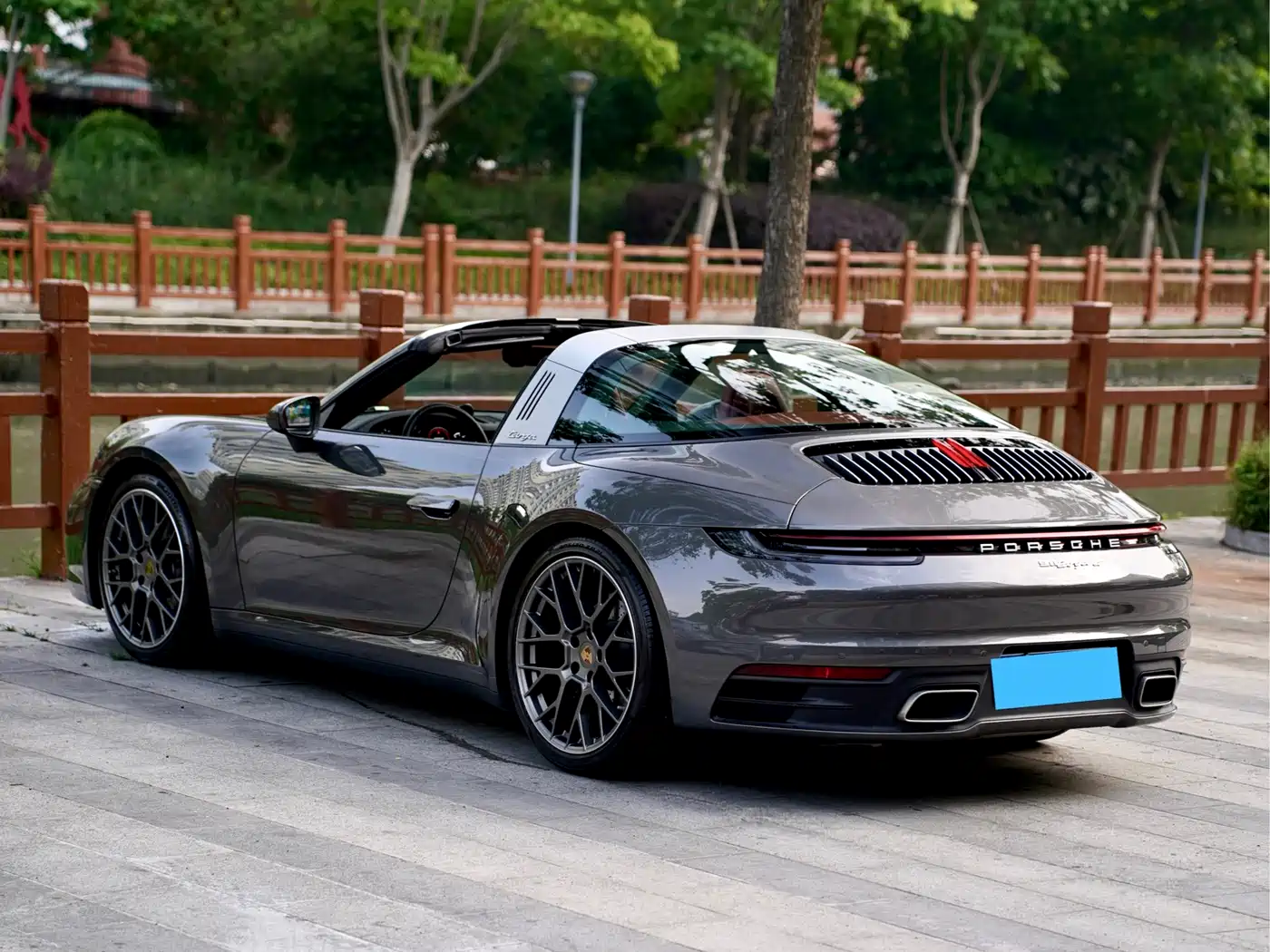 PORSCHE 911