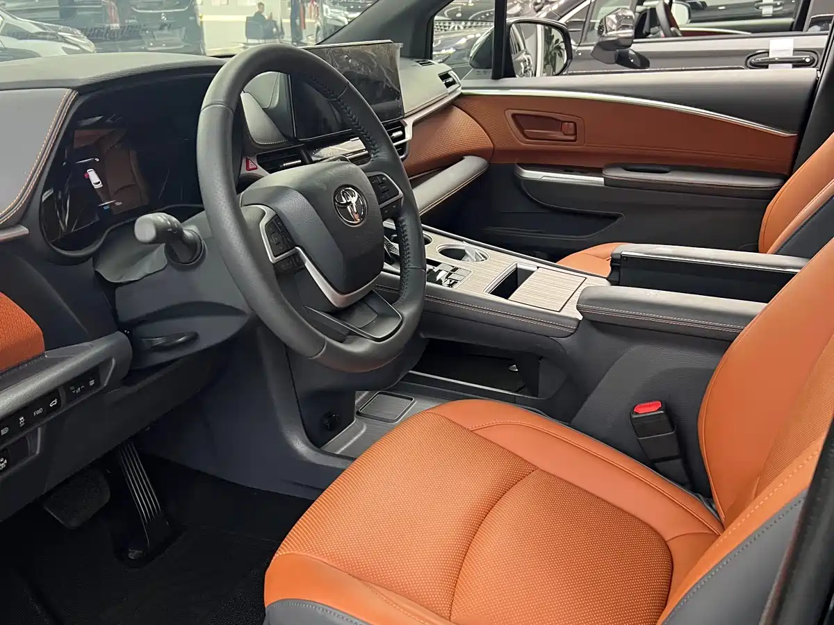 Toyota Sienna 2026 Model 2.5L Hybrid 2WD Comfort Edition фото 5