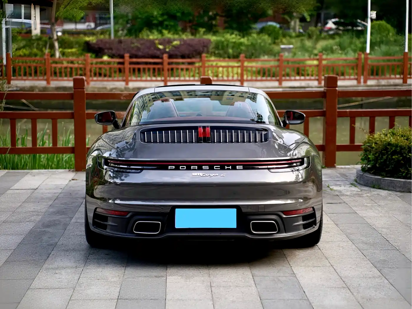 PORSCHE 911