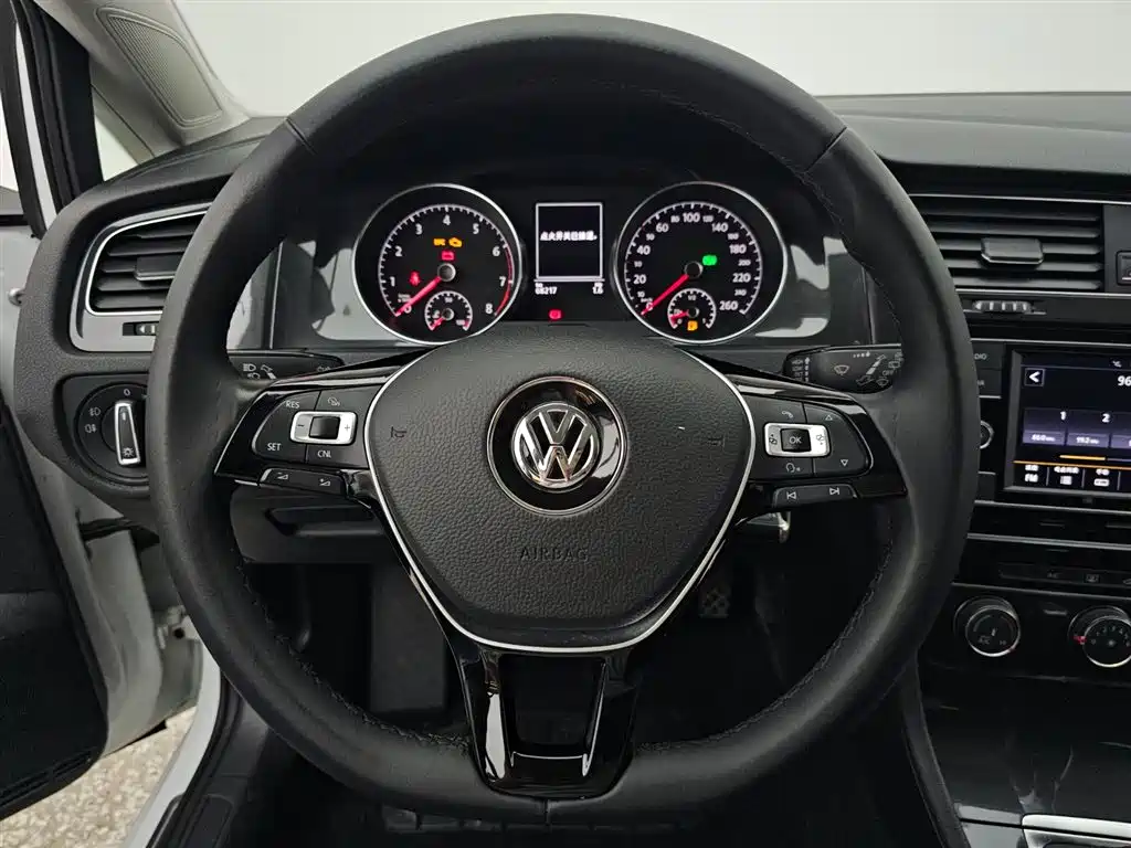 Volkswagen Golf 2018 230TSI Automatic Comfort фото 9