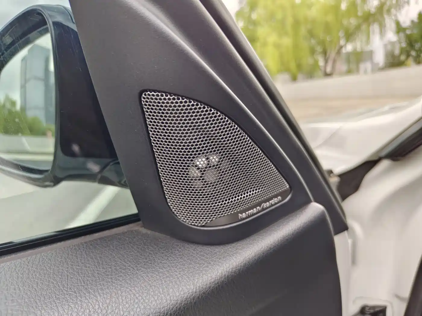 BMW 3 Series 2019 320i M Sport Black Night Edition фото 16
