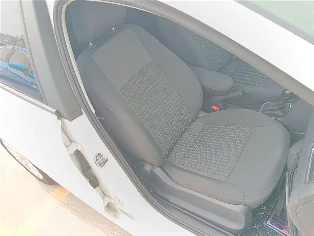 Volkswagen Polo 2014 1.4L Automatic Comfort Edition фото 20