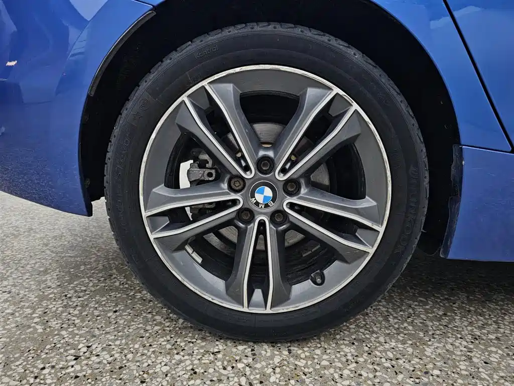 BMW 1 Series 2018 118i Sport Edition фото 14
