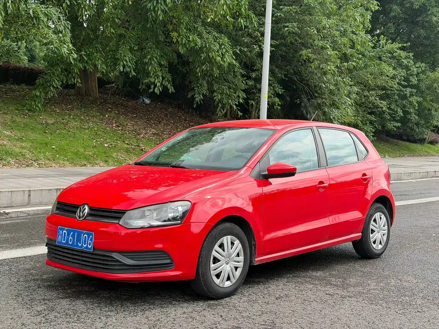 Volkswagen Polo 2014 1.4L Manual Trend Edition фото 3
