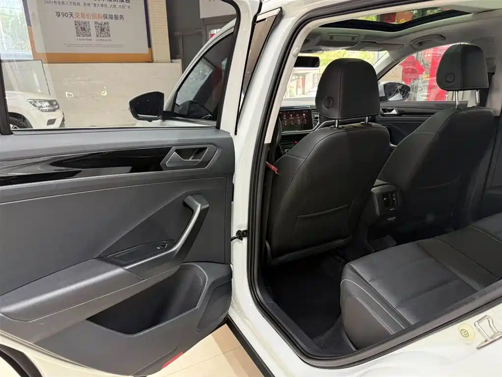 Volkswagen T-ROC 2022 280TSI DSG 2WD Comfort PLUS фото 18