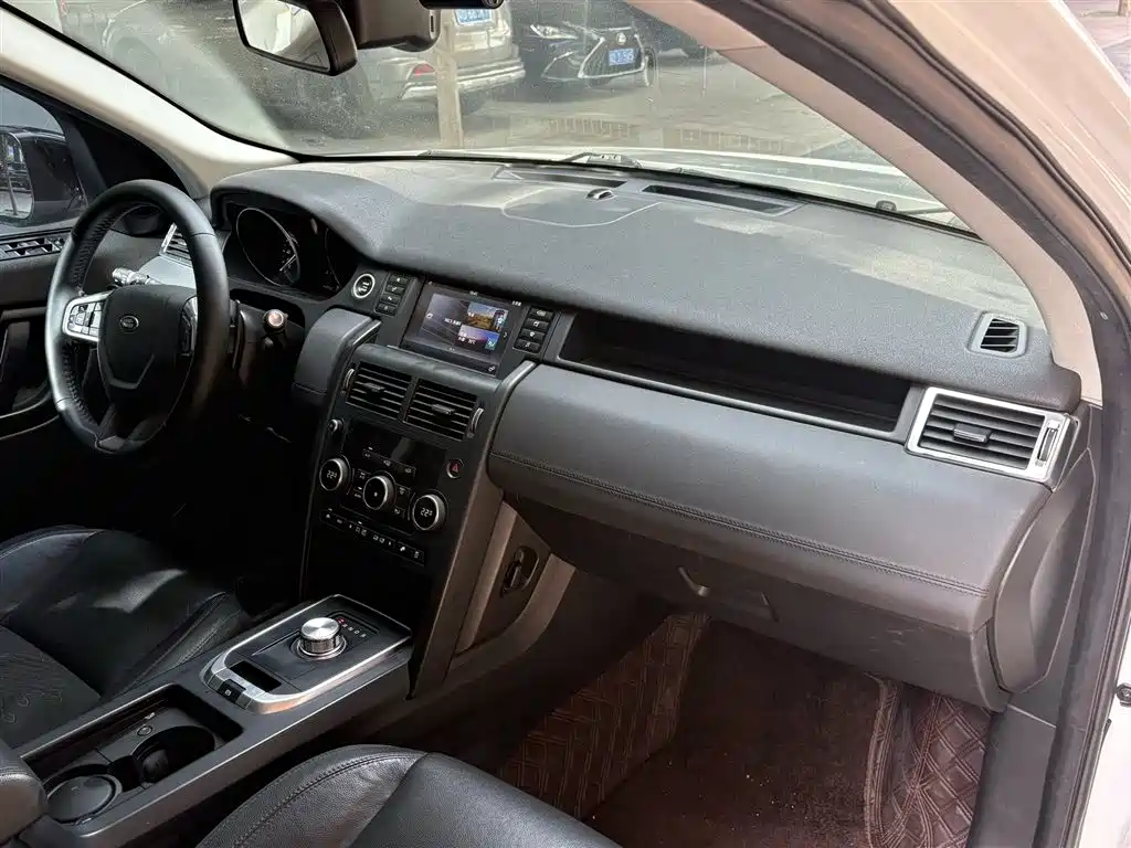 Land Rover Discovery Sport 2017 2.0T PURE фото 5