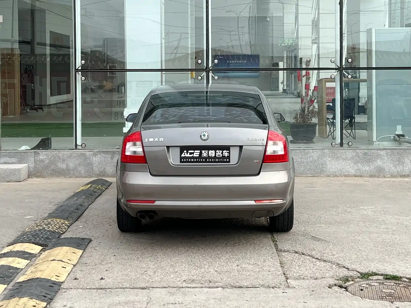 Škoda Octavia 2010 Model 1.8TSI DSG Elegance Edition фото 5