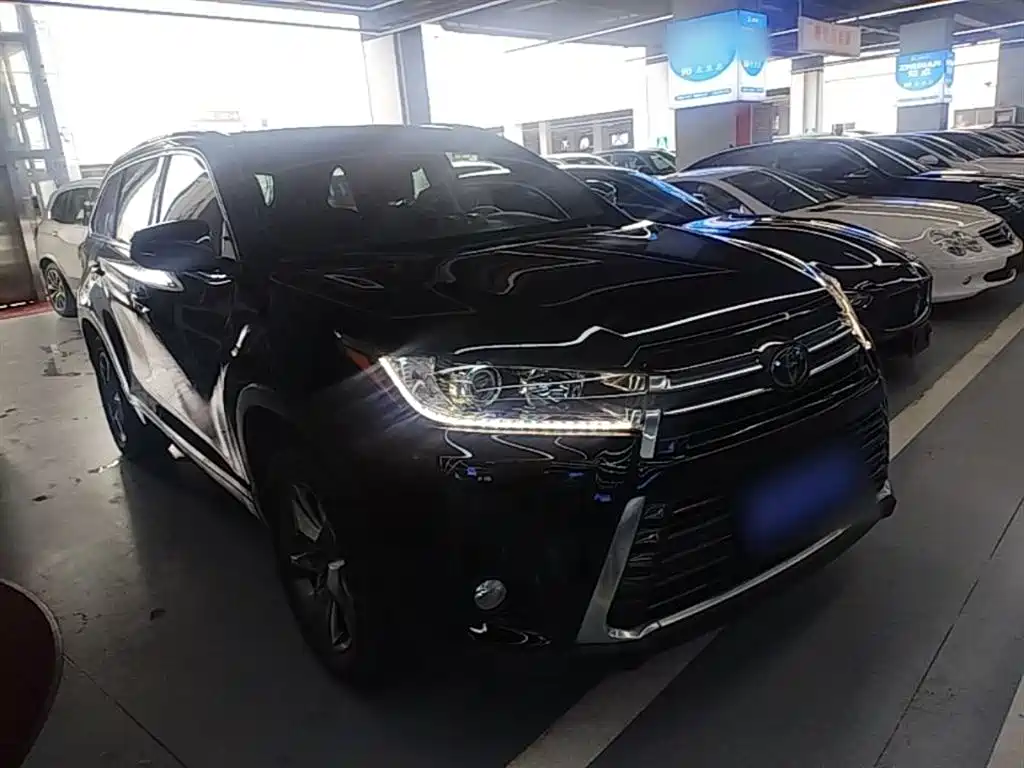 TOYOTA HIGHLANDER