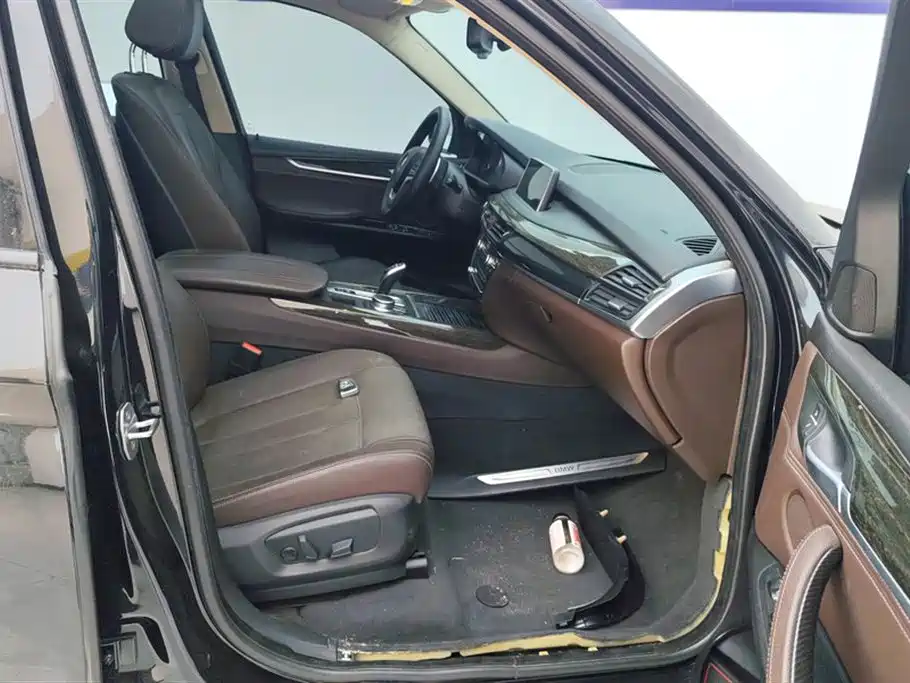 BMW X5 (Import) 2017 xDrive35i Leading Edition фото 8