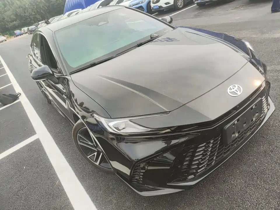 Фото 5 - Toyota Camry