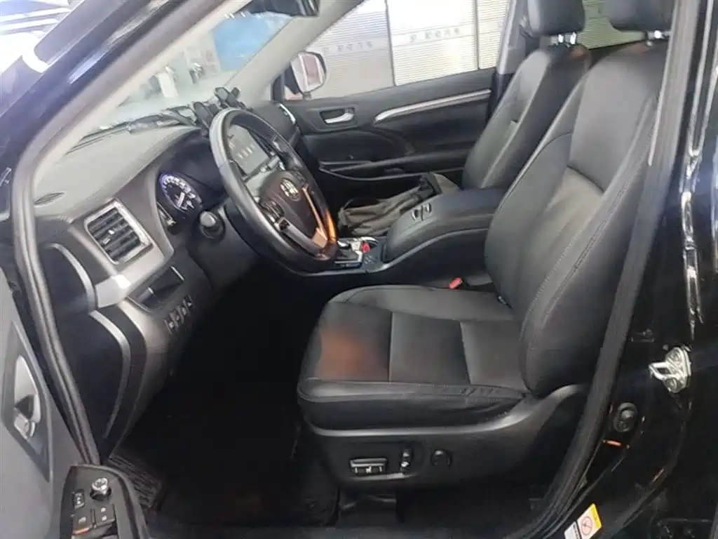 TOYOTA HIGHLANDER
