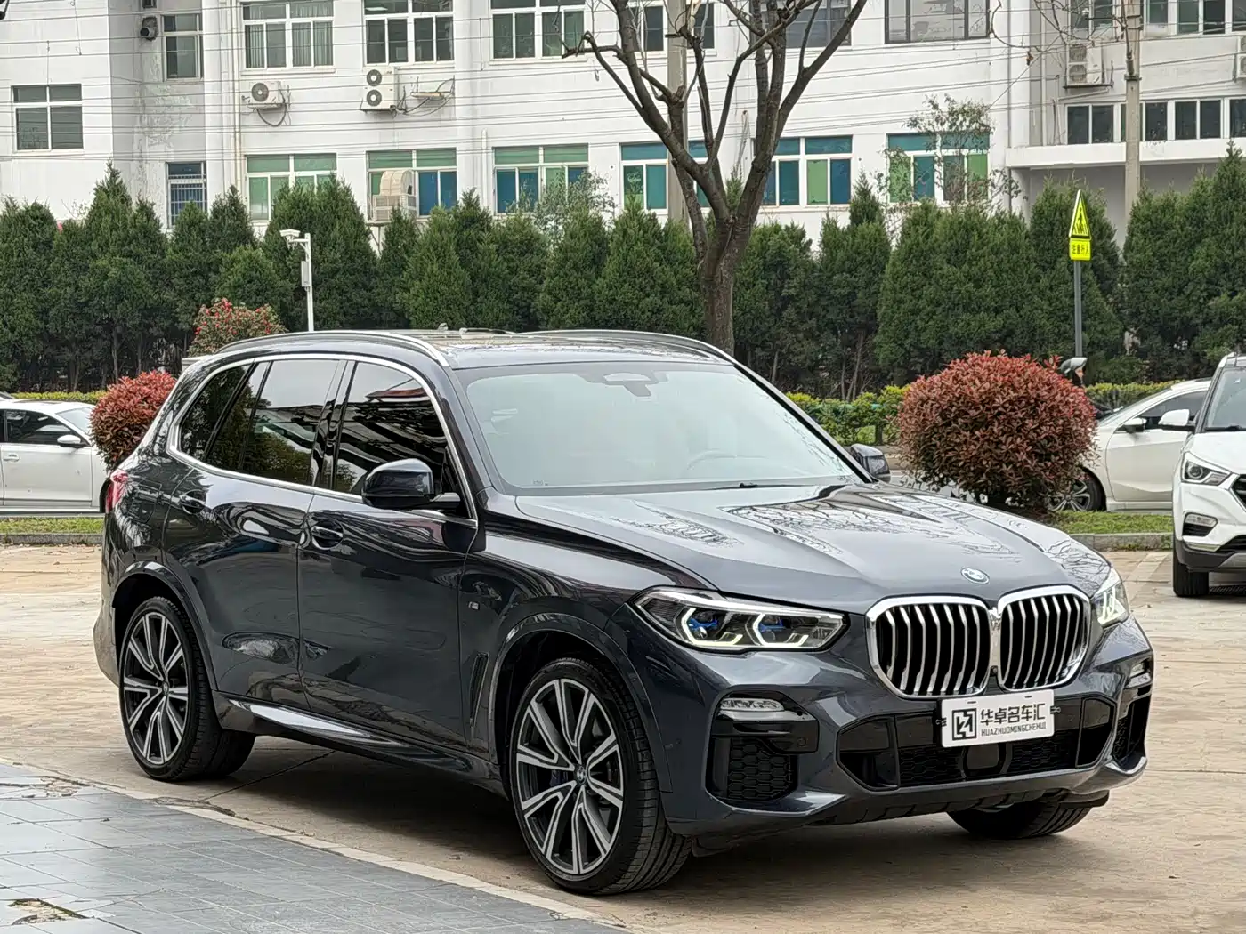 BMW X5 (Import) 2019 xDrive40i Exclusive M Sport Package фото 3