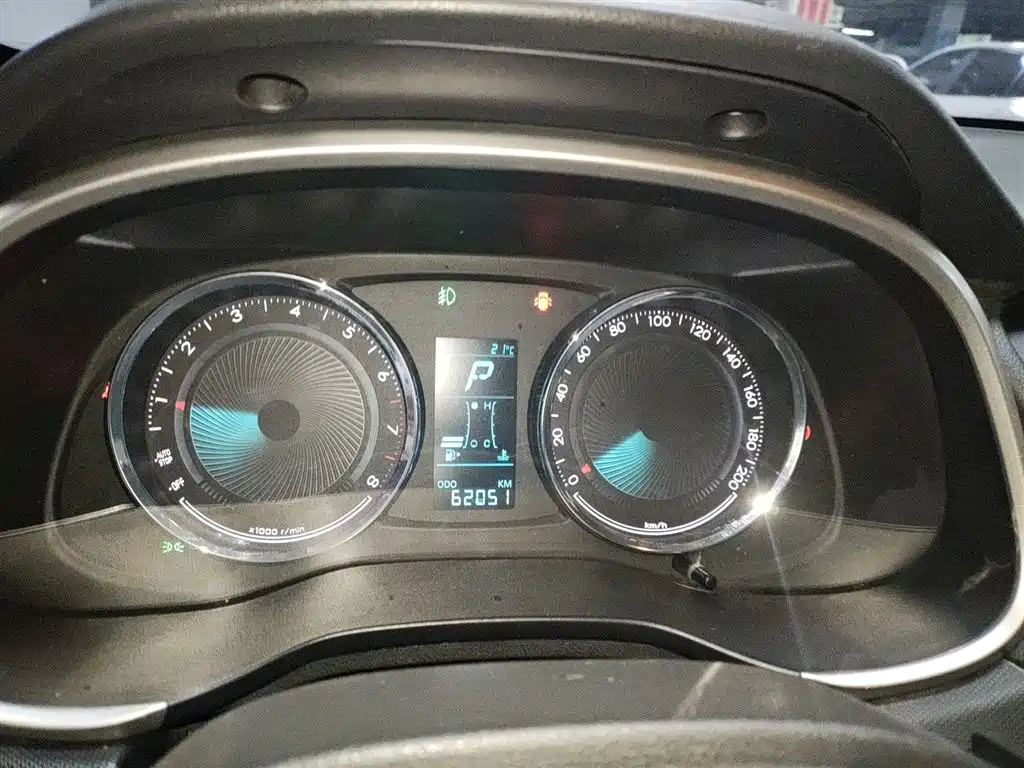 Chevrolet Lova RV 2016 1.5L Automatic Fun Edition фото 5