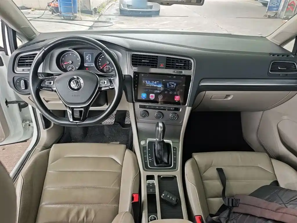 Volkswagen Golf 2015 1.4TSI Automatic Luxury фото 10
