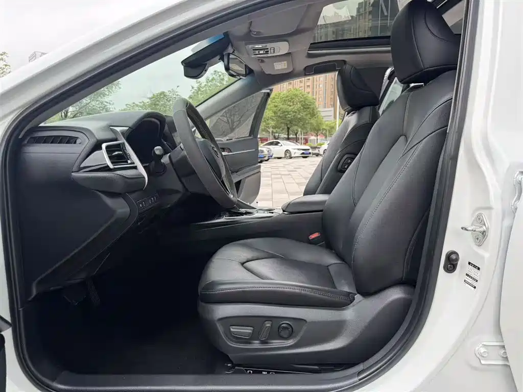 Toyota Camry 2021 2.5G Luxury Edition фото 14