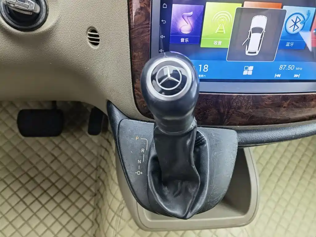 Mercedes-Benz Viano 2011 2.5L Luxury Edition фото 13