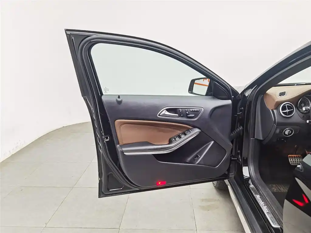 Mercedes-Benz GLA 2016 GLA 260 4MATIC Sport фото 8