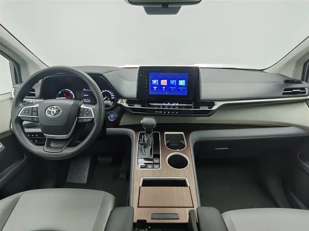 Toyota Granvia 2023 2.5L Hybrid Comfort Edition фото 5