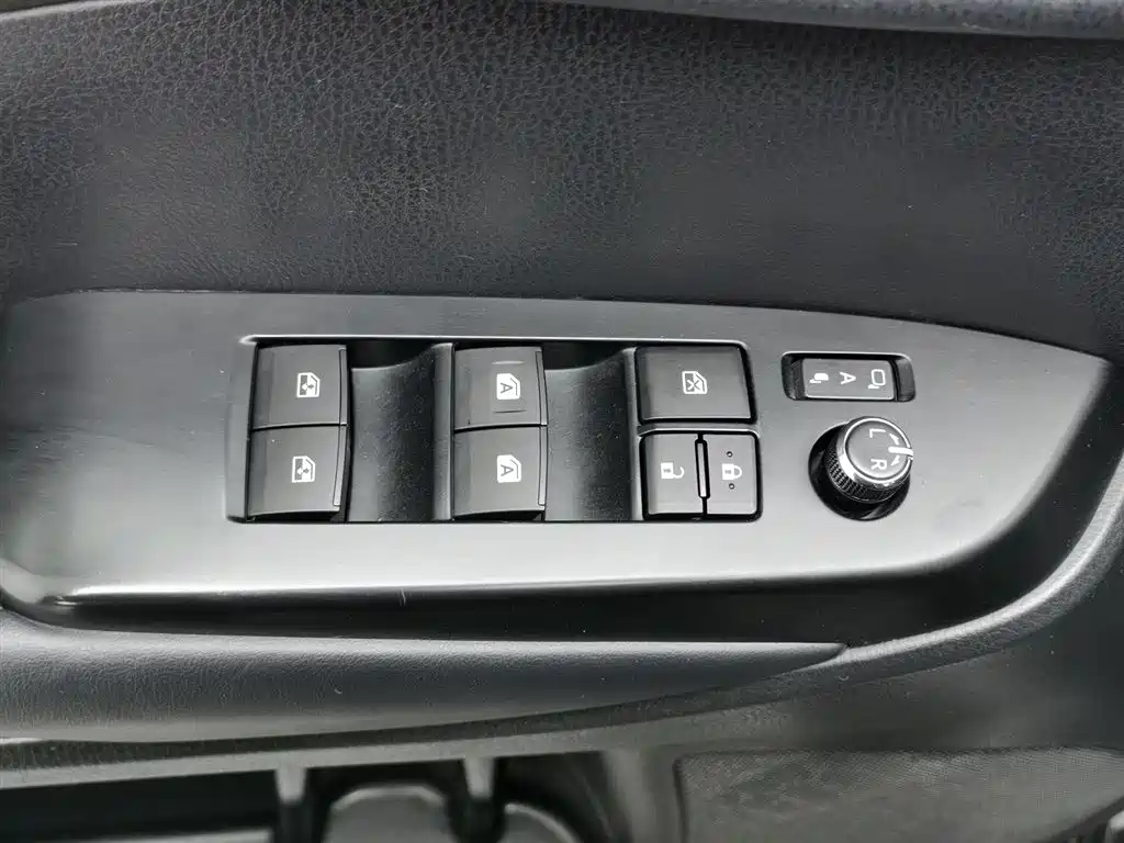Toyota Highlander 2018 2.0T 4WD Luxury 7-seater China VI фото 9