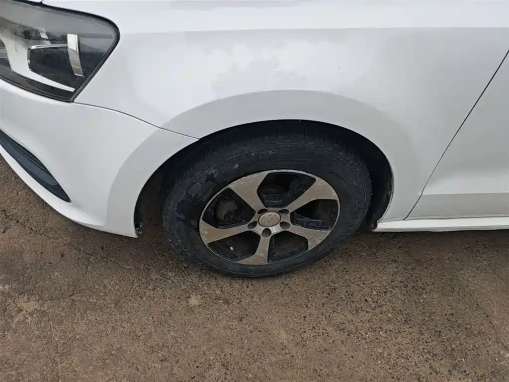 Volkswagen Polo 2014 1.4L Manual Trend Edition фото 23