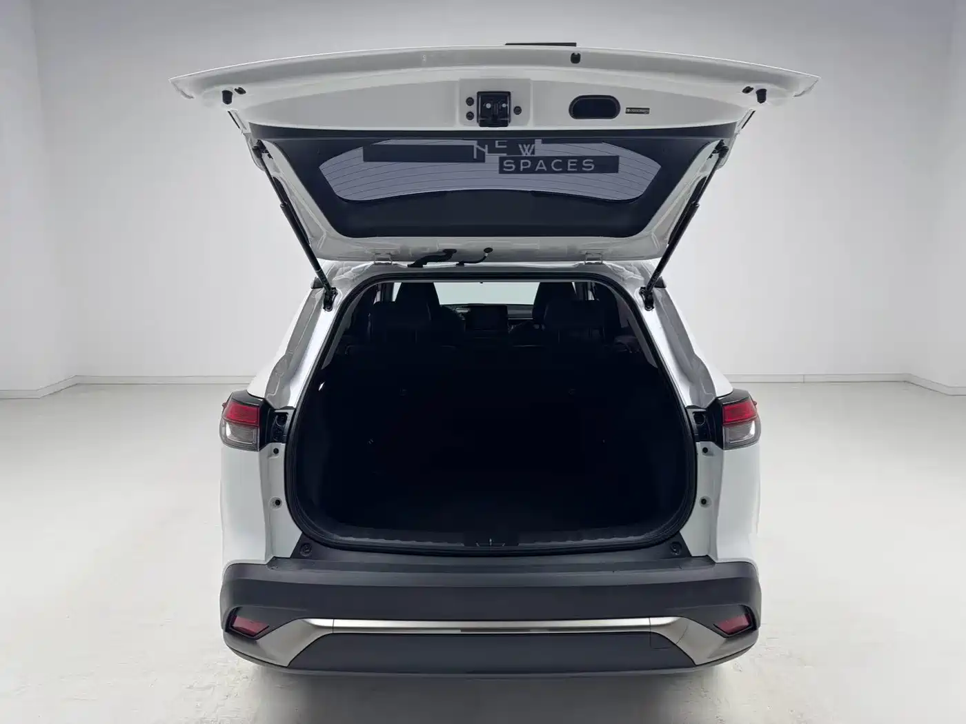 Toyota Frontlander 2022 2.0L CVT Luxury Edition фото 10