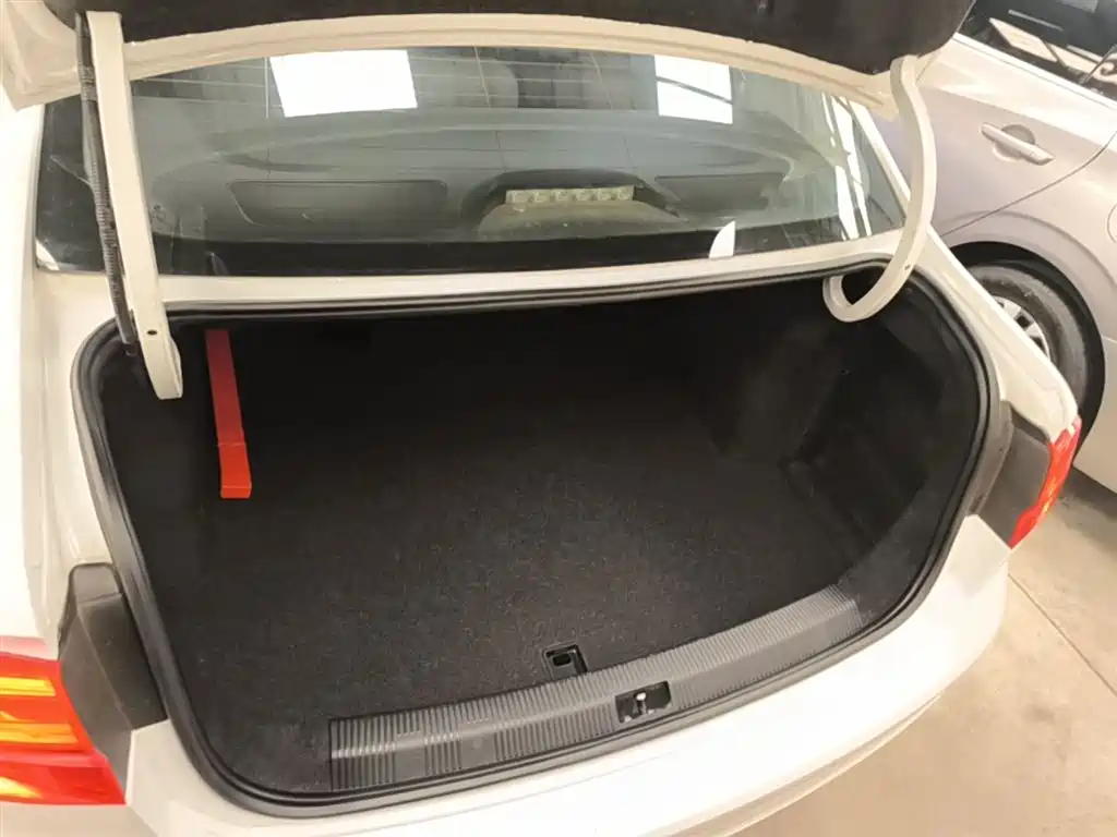 Volkswagen Bora 2016 Model 1.6L Manual Fashion фото 19