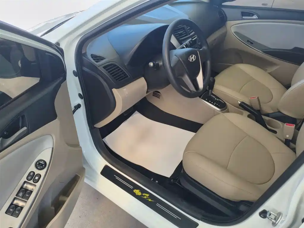 Hyundai Verna 2016 1.4L Automatic Smart GLS фото 16