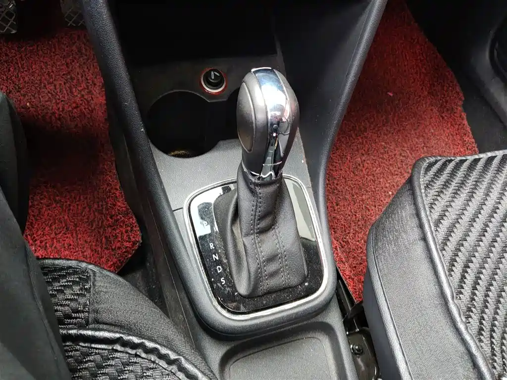 Volkswagen Polo 2016 1.6L Automatic Luxury фото 7