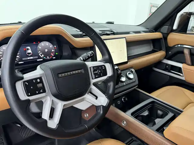 Land Rover Defender 2024 110 3.0T P400 Dark Special Edition — фото 5