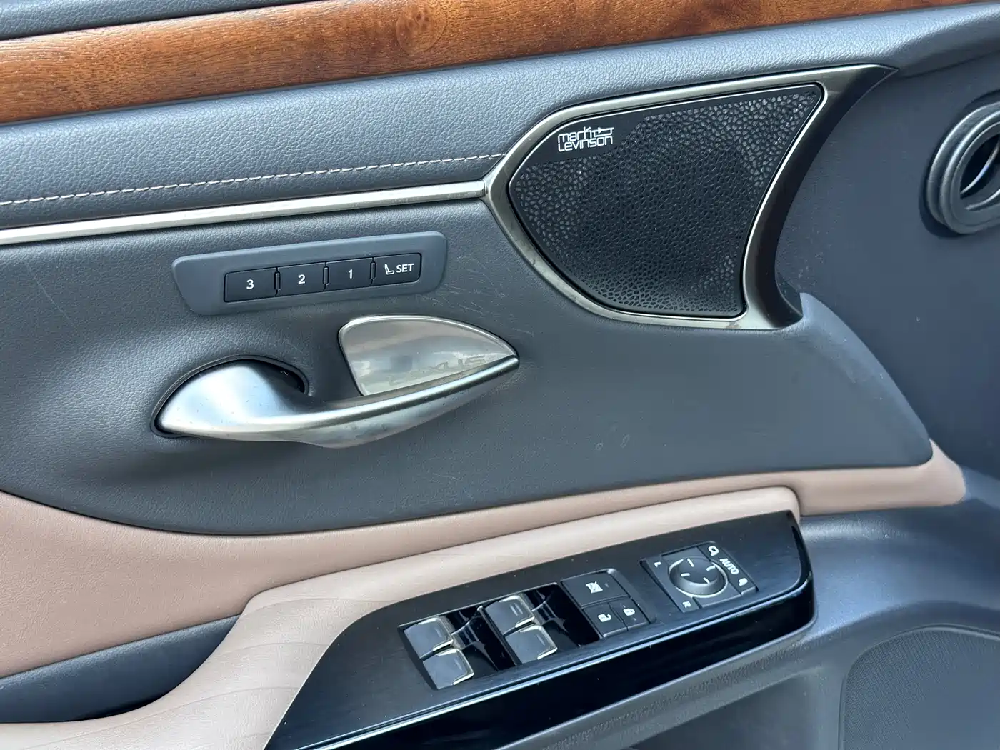 Lexus ES 2021 300h Executive Edition фото 5