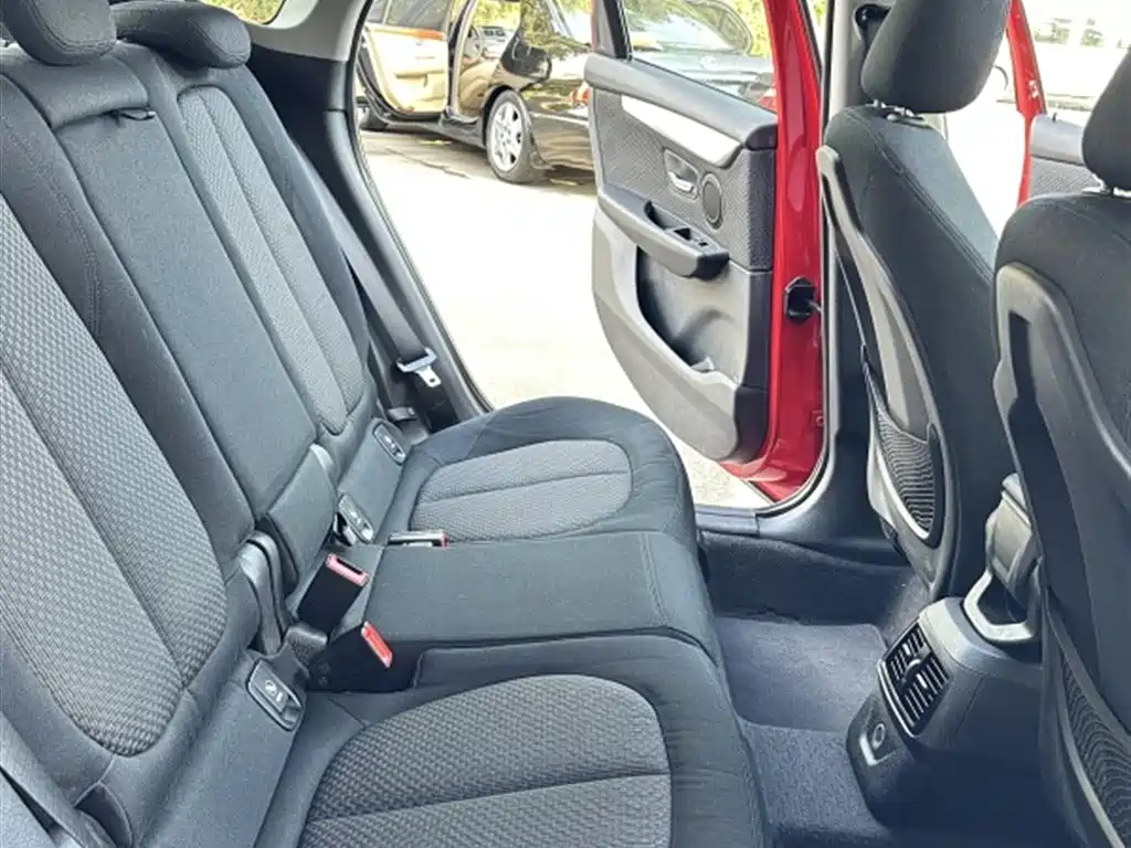 BMW 2 Series Touring 2016 218i Leading фото 13