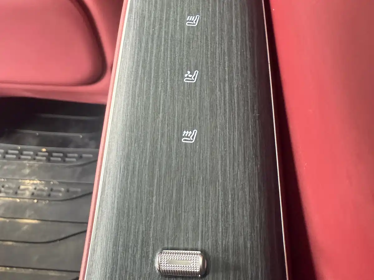 AITO Wenjie AITO M7 2026 Extended Range Max Long Range Edition 5-Seater фото 8
