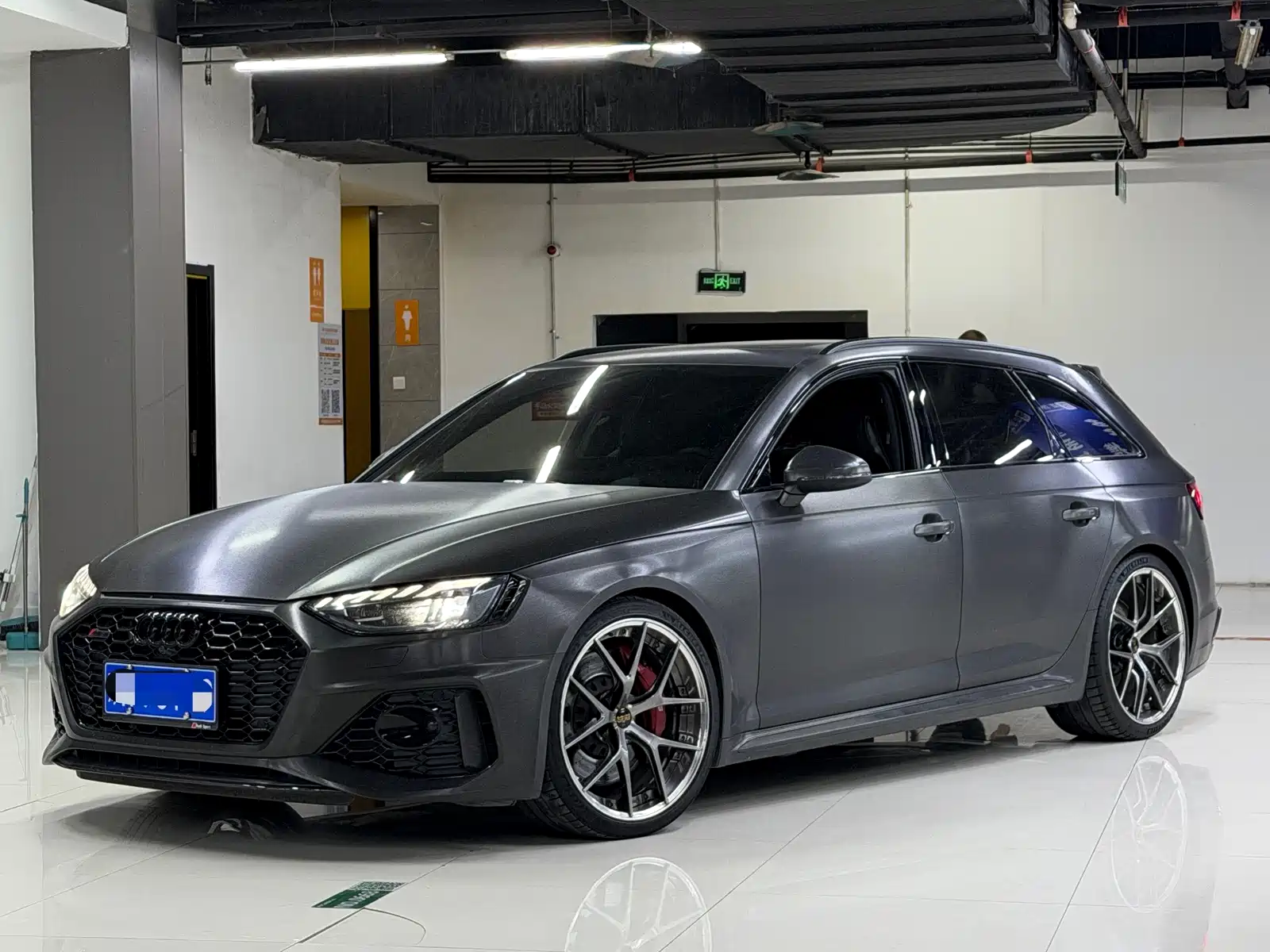 Photo 1 - Audi RS 4