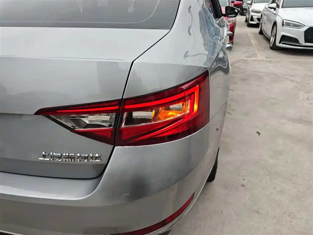 Škoda Superb 2019 TSI280 DSG Comfort Edition фото 8