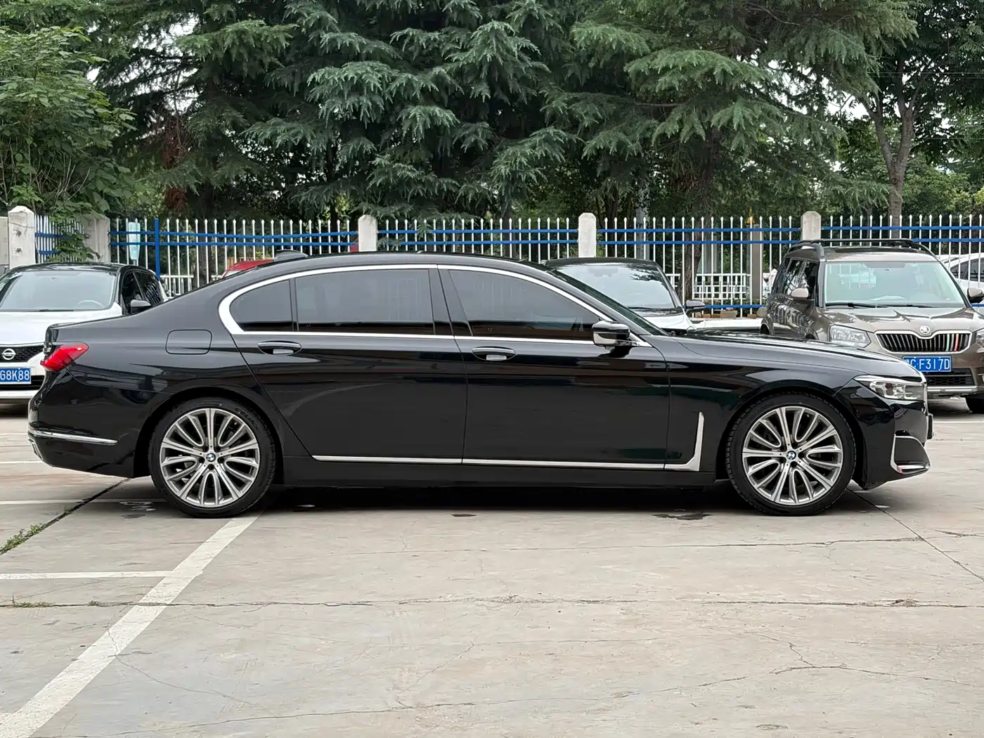BMW 7 Series 2021 Model 740Li Leading Luxury Package фото 17