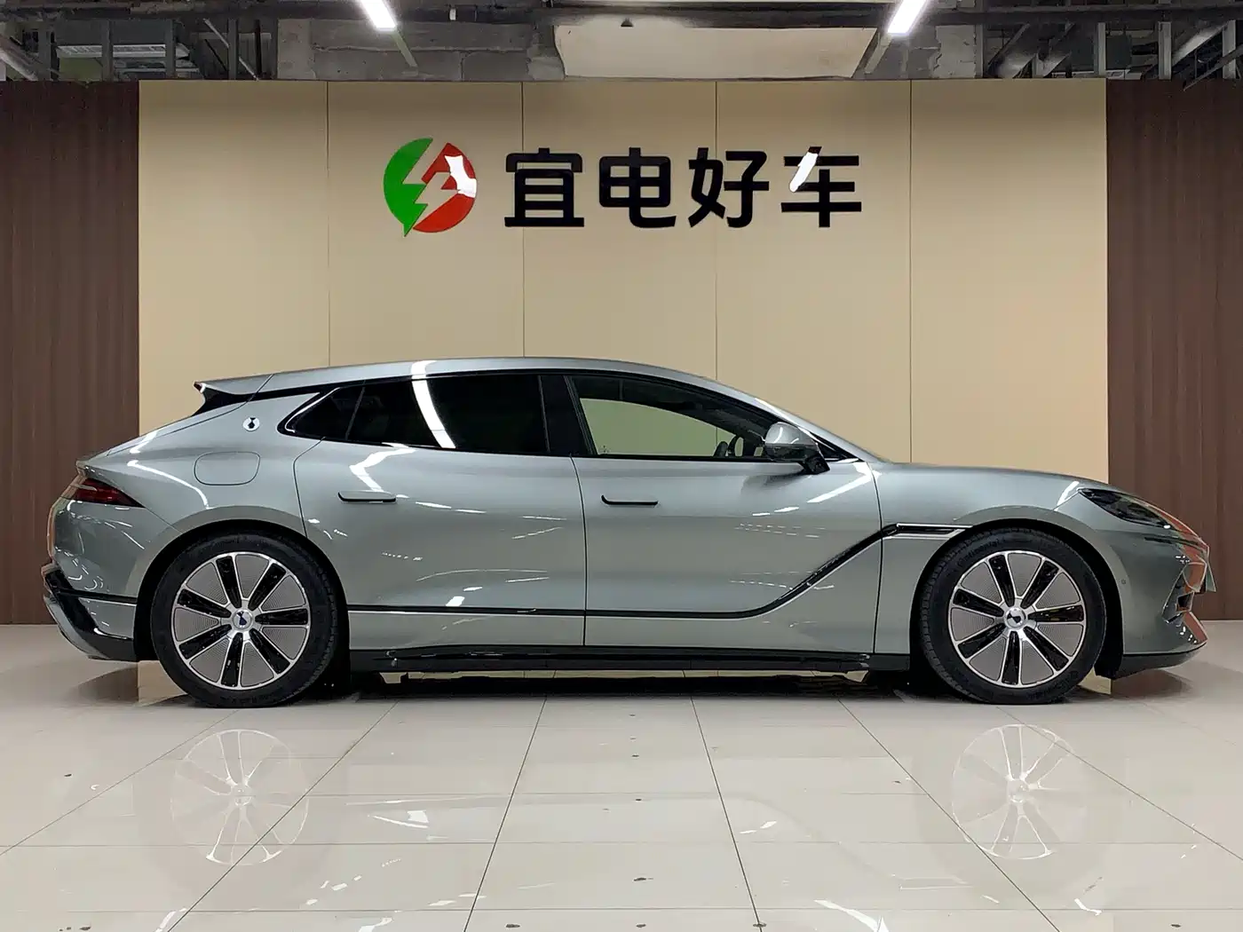 Denza Z9GT 2024 Model 1100 AWD Max Edition фото 4