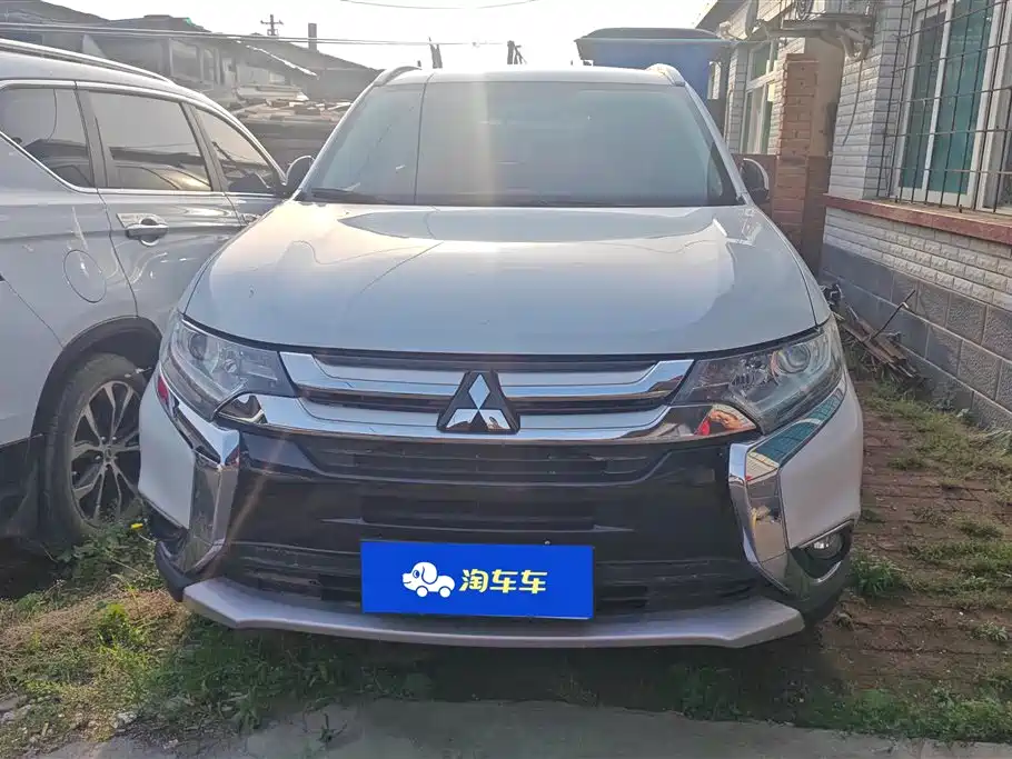 Mitsubishi Outlander 2018 2.0L 2WD Glory Edition 5-seater фото 2