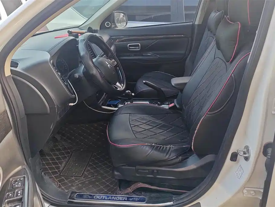 Mitsubishi Outlander 2018 2.0L 2WD Glory Edition 5-seater фото 9