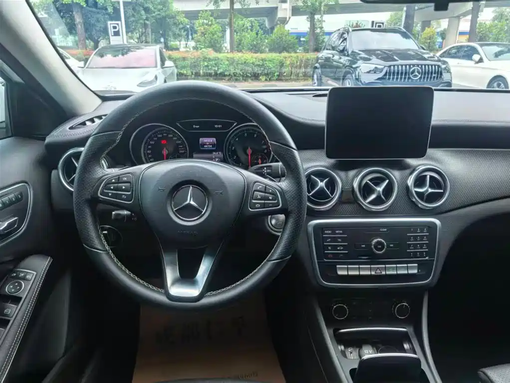 Mercedes-Benz GLA 2018 GLA 200 Fashion фото 12