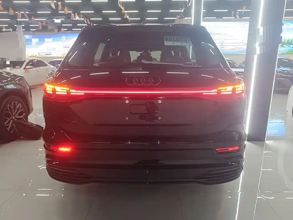 Фото 6 - Audi Q5 e-tron