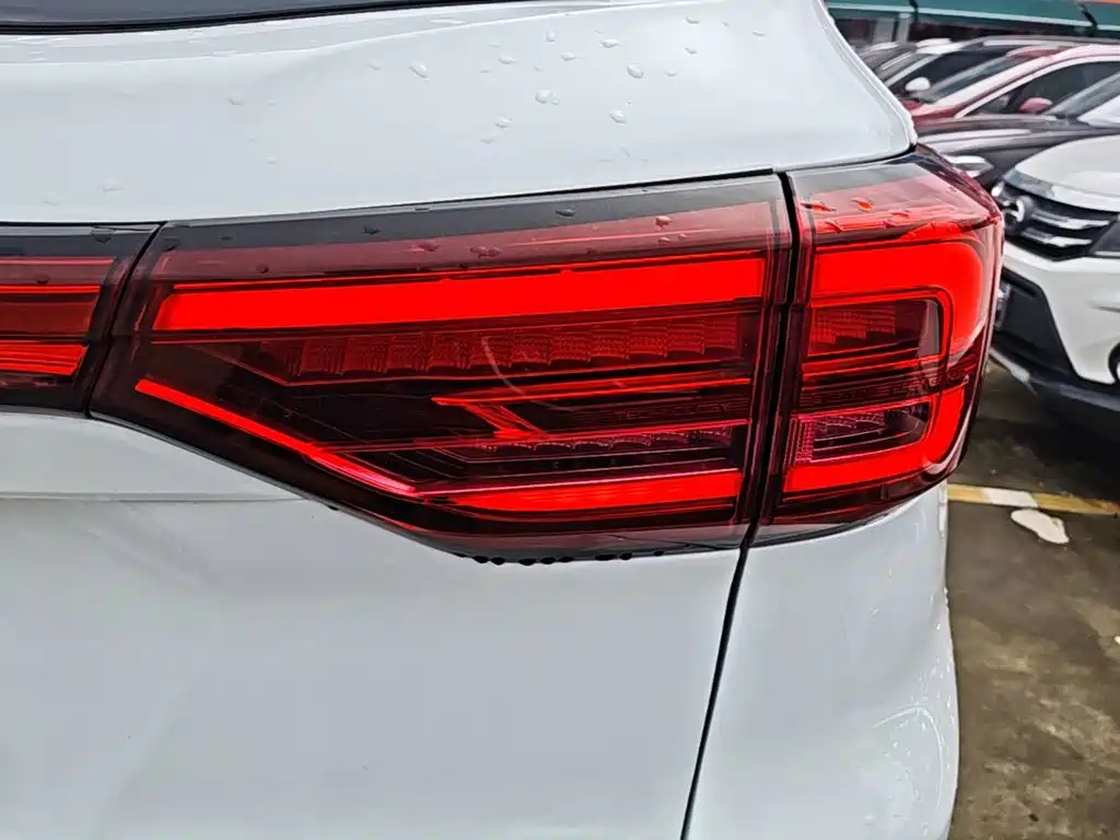 Photo 8 - Changan CS75