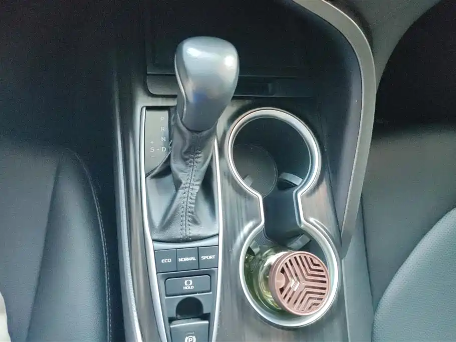 Toyota Camry 2021 2.5G Luxury Edition фото 16