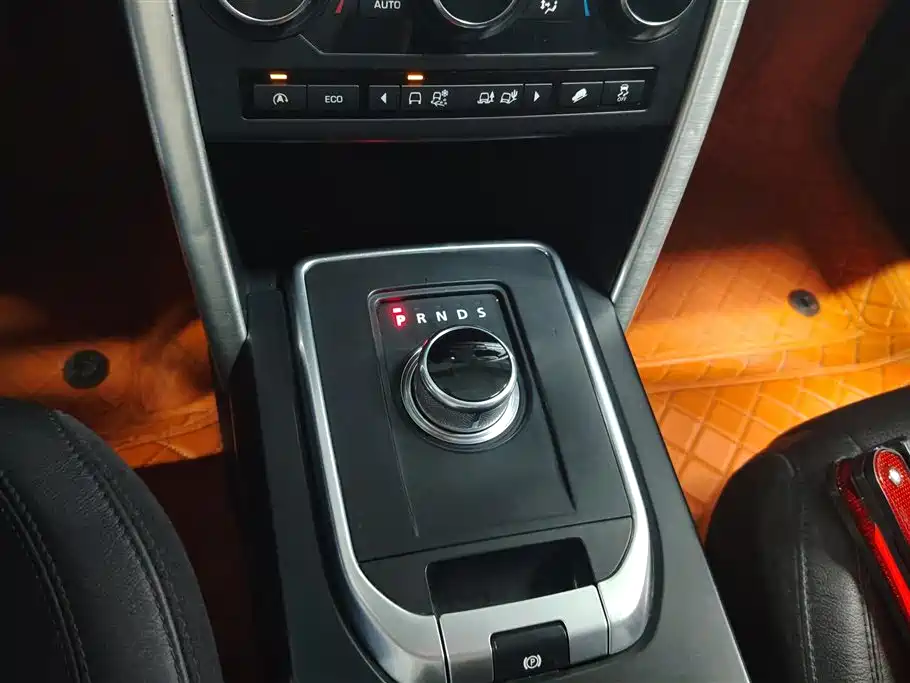Land Rover Discovery Sport 2016 2.0T HSE фото 16