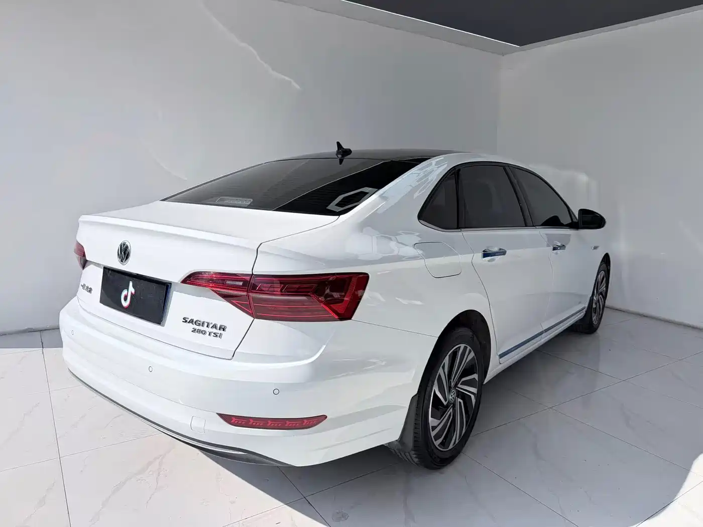 Volkswagen Sagitar 2022 280TSI DSG Surpassing Edition фото 7