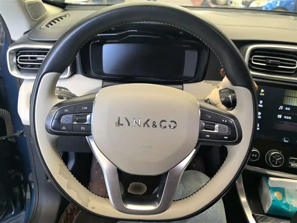 Lynk & Co 01 2017 2.0T 2WD Pro Shine Edition фото 11