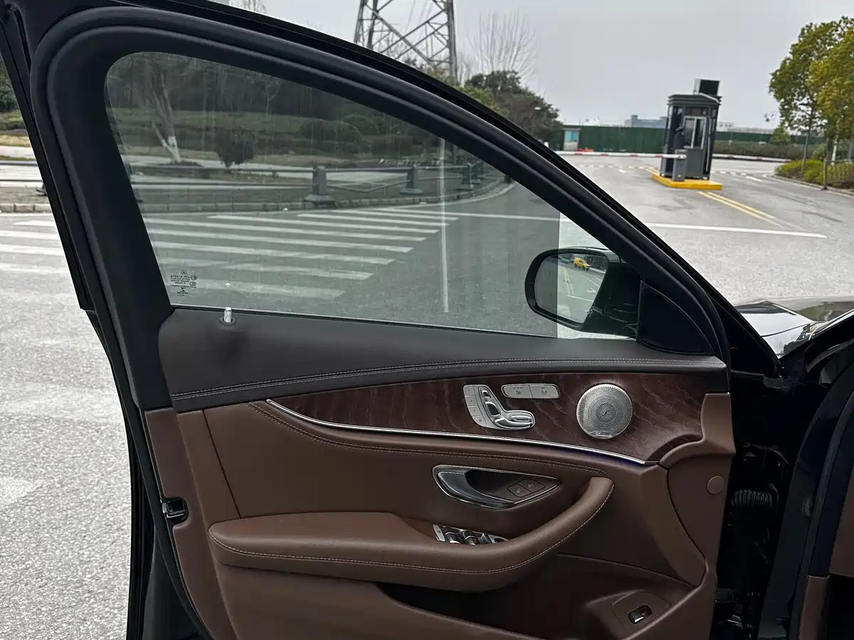 MERCEDES-BENZ E CLASS