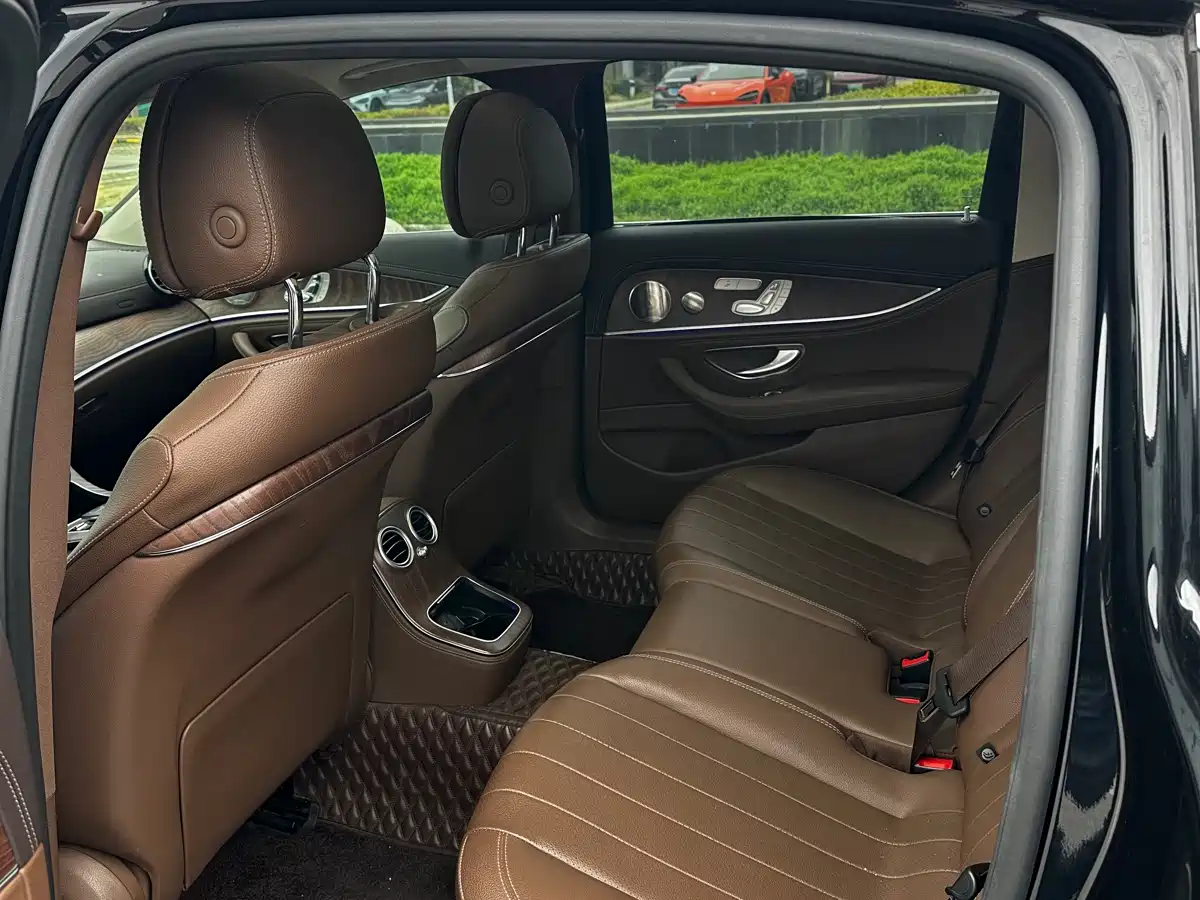 MERCEDES-BENZ E CLASS