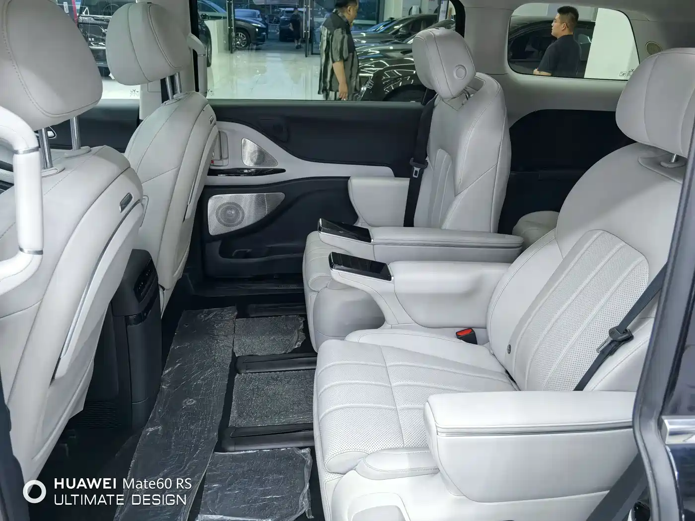 Voyah Auto Voyah Dreamer 2025 Model PHEV 4WD Premium QianKun Edition фото 10
