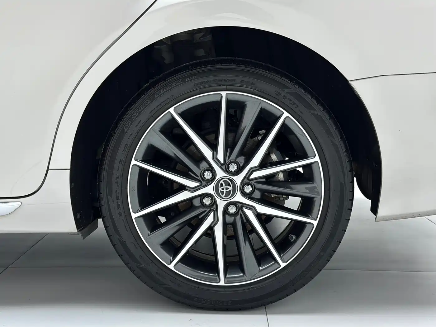 Toyota Camry 2023 2.5G Luxury Edition фото 20